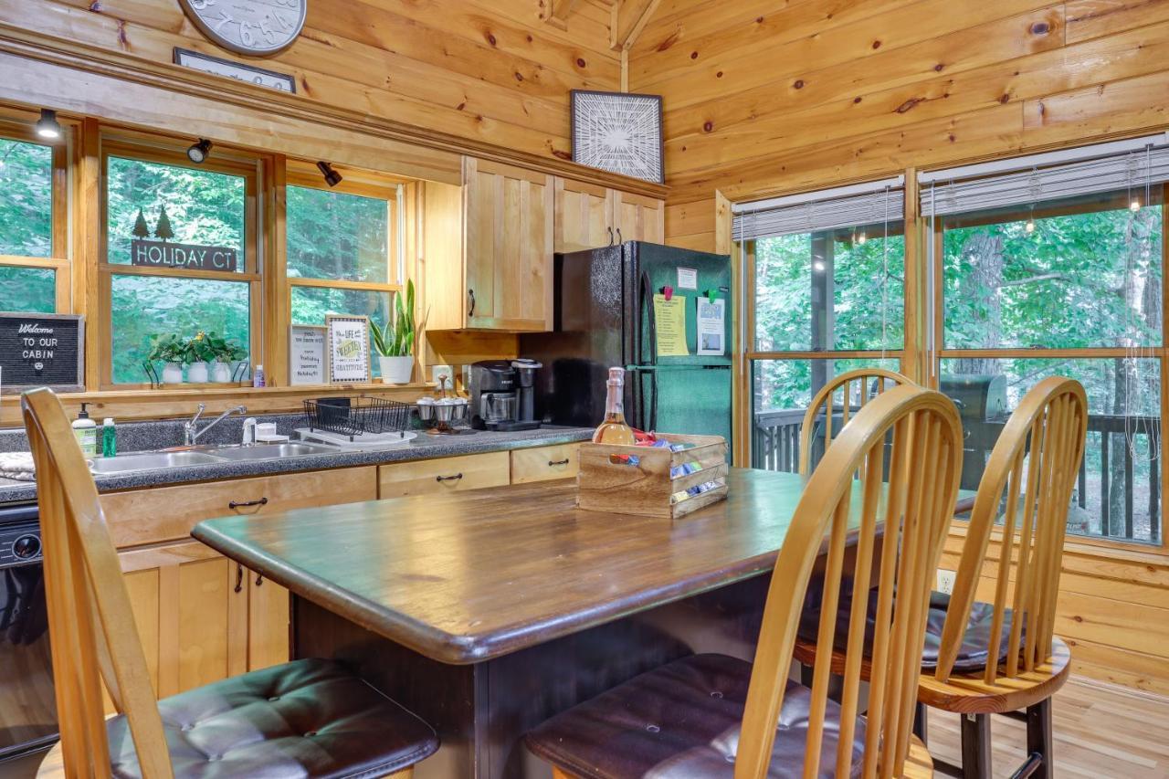 Riverfront Ellijay Cabin With Deck And Pool Access! Екстер'єр фото