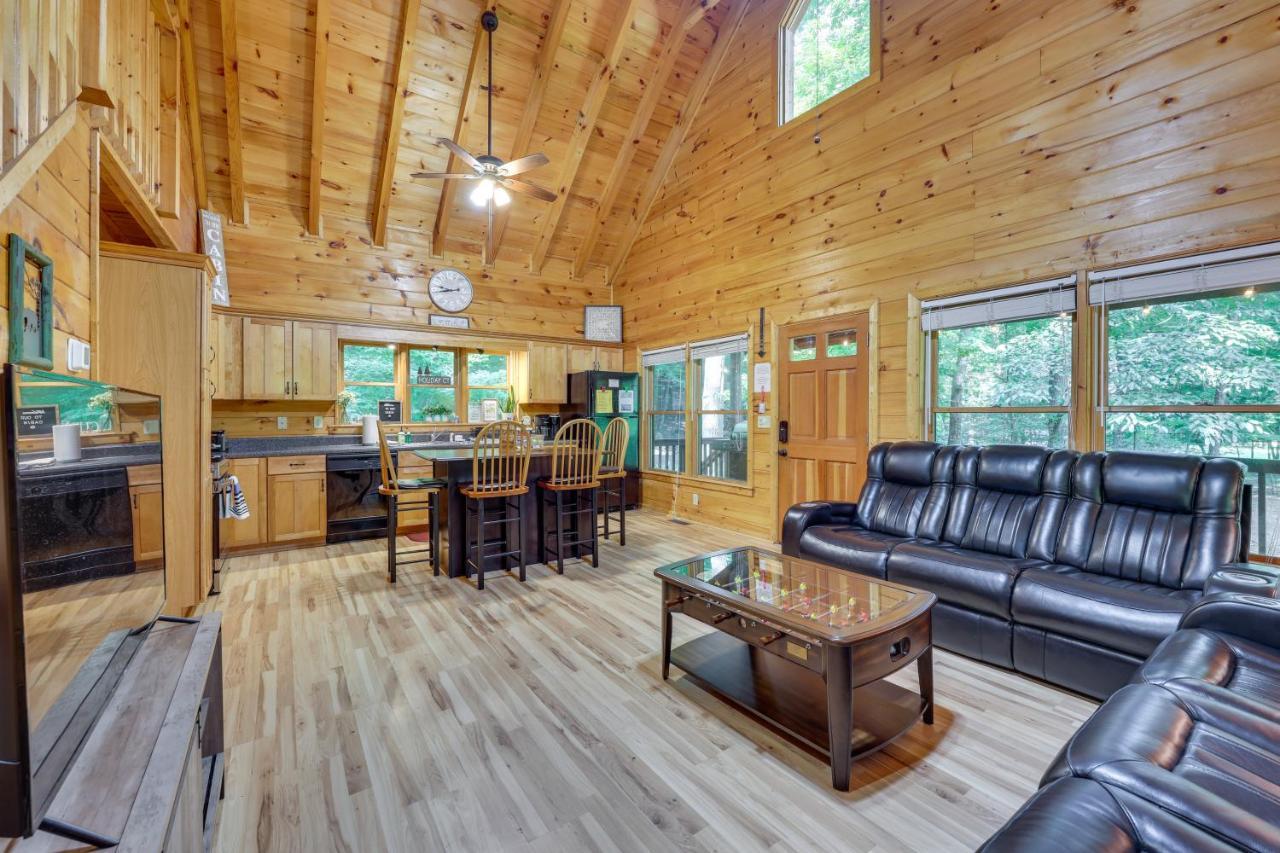 Riverfront Ellijay Cabin With Deck And Pool Access! Екстер'єр фото