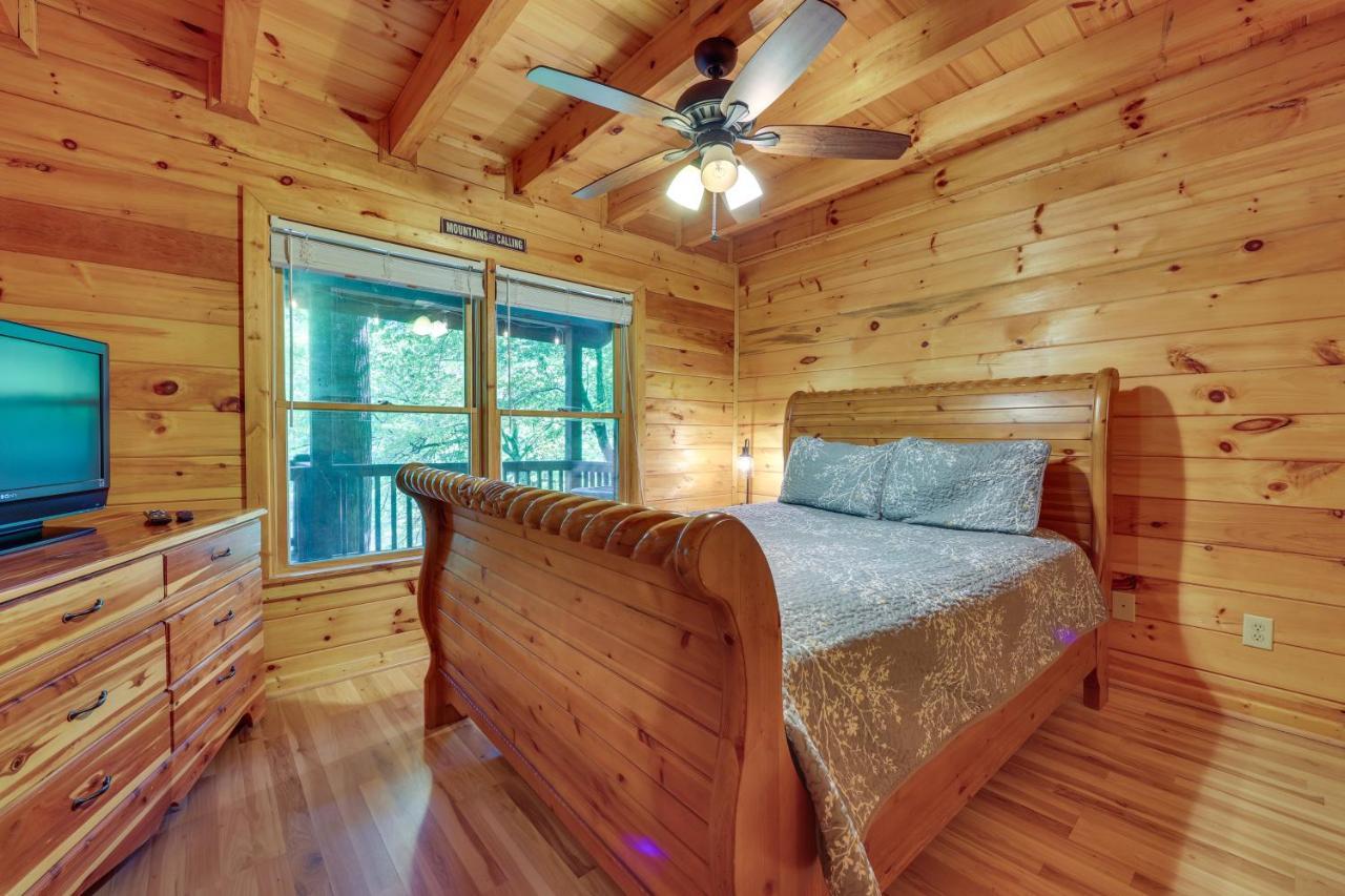 Riverfront Ellijay Cabin With Deck And Pool Access! Екстер'єр фото