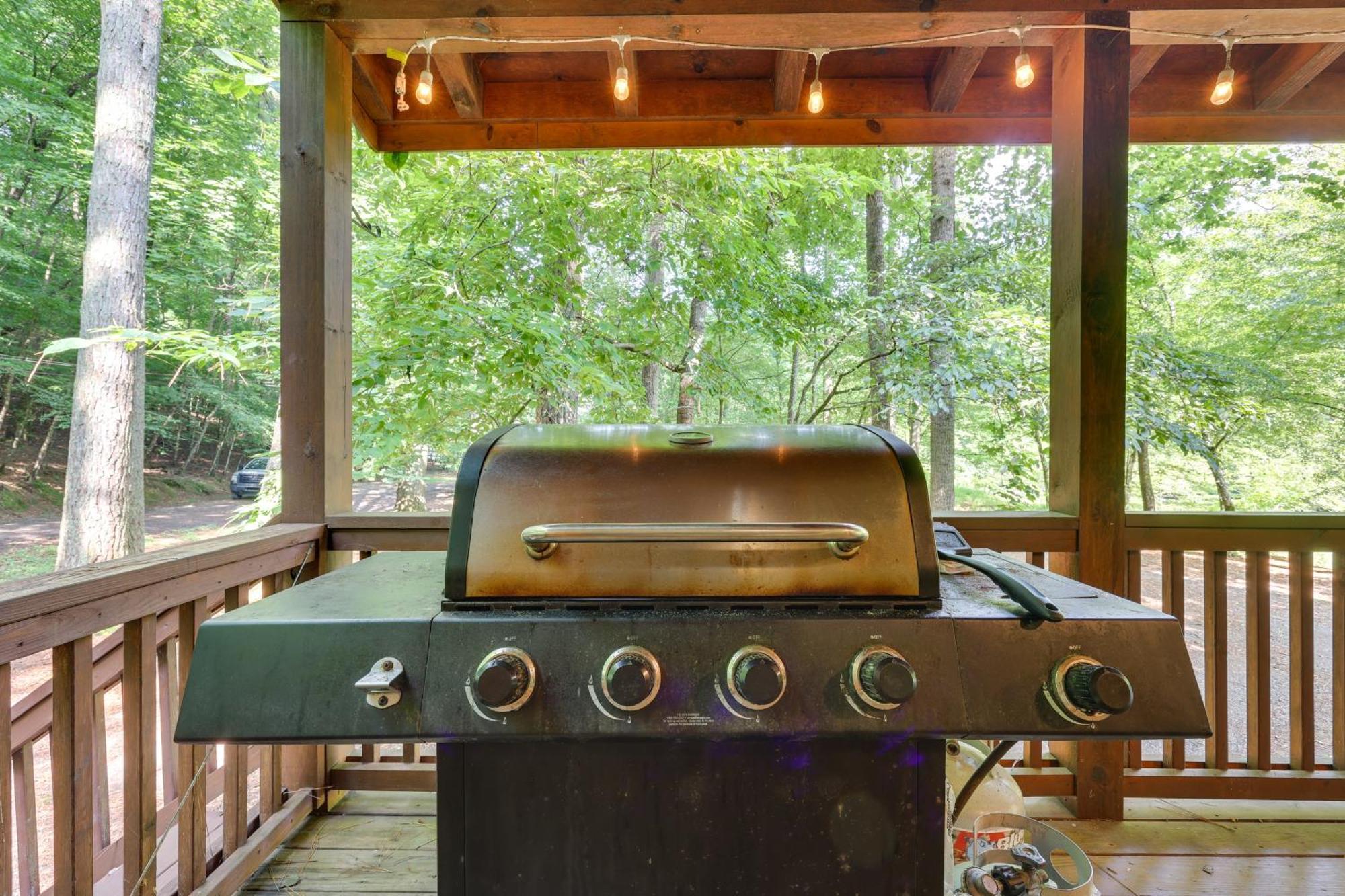 Riverfront Ellijay Cabin With Deck And Pool Access! Екстер'єр фото