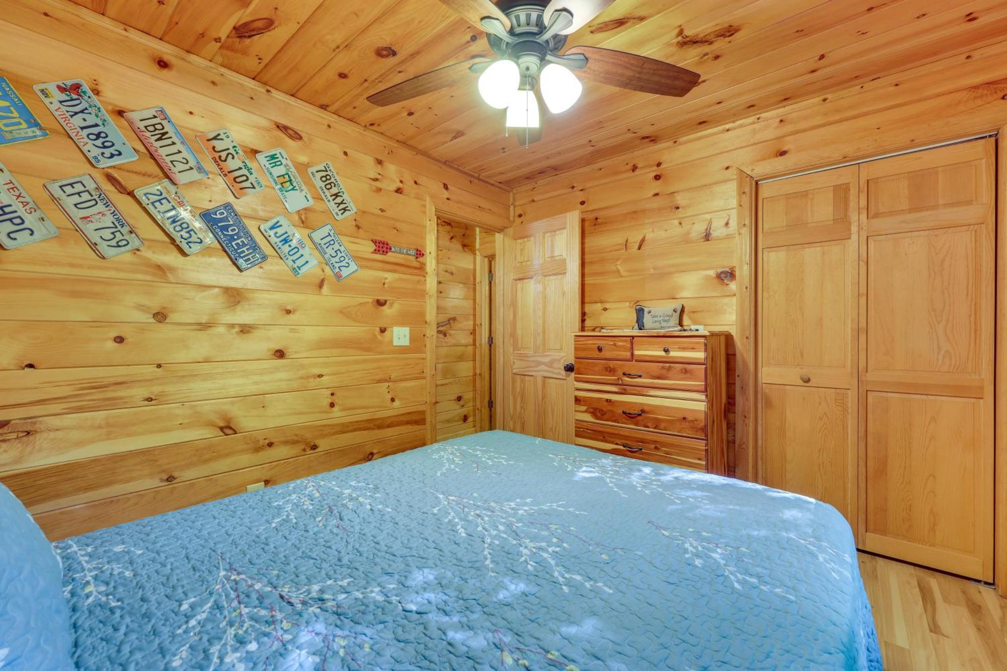 Riverfront Ellijay Cabin With Deck And Pool Access! Екстер'єр фото