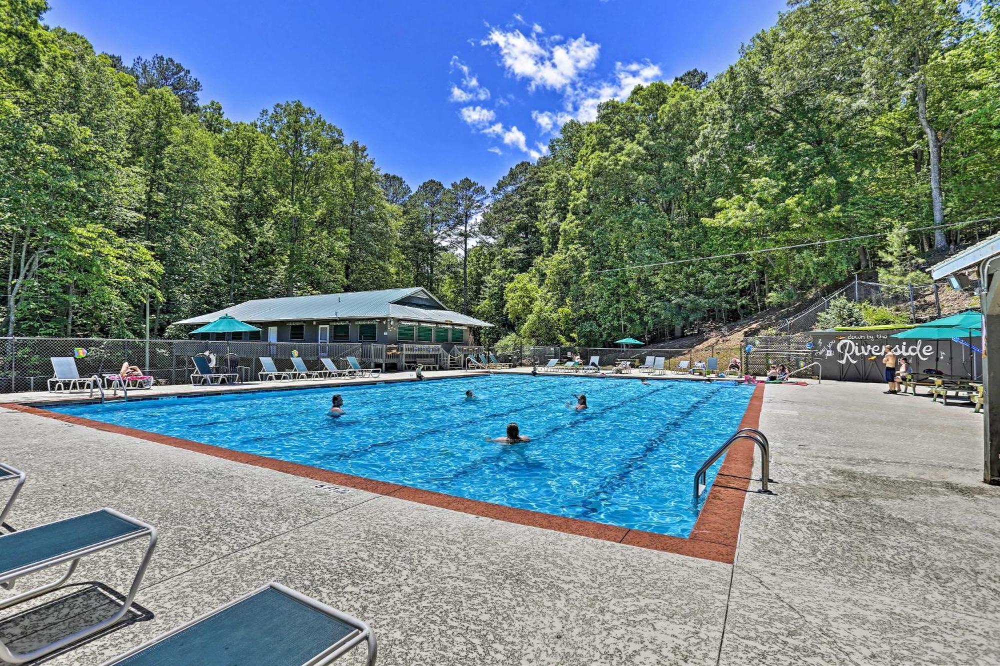 Riverfront Ellijay Cabin With Deck And Pool Access! Екстер'єр фото