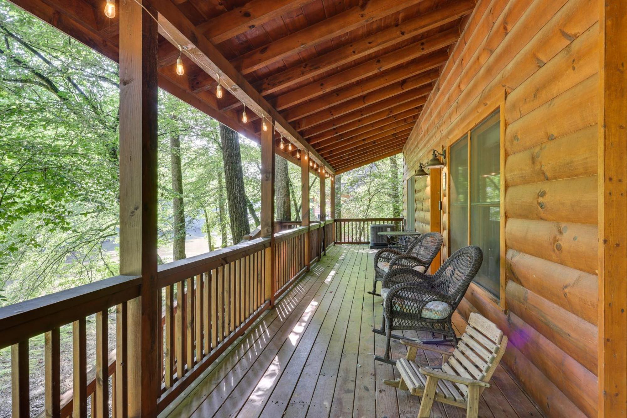 Riverfront Ellijay Cabin With Deck And Pool Access! Екстер'єр фото