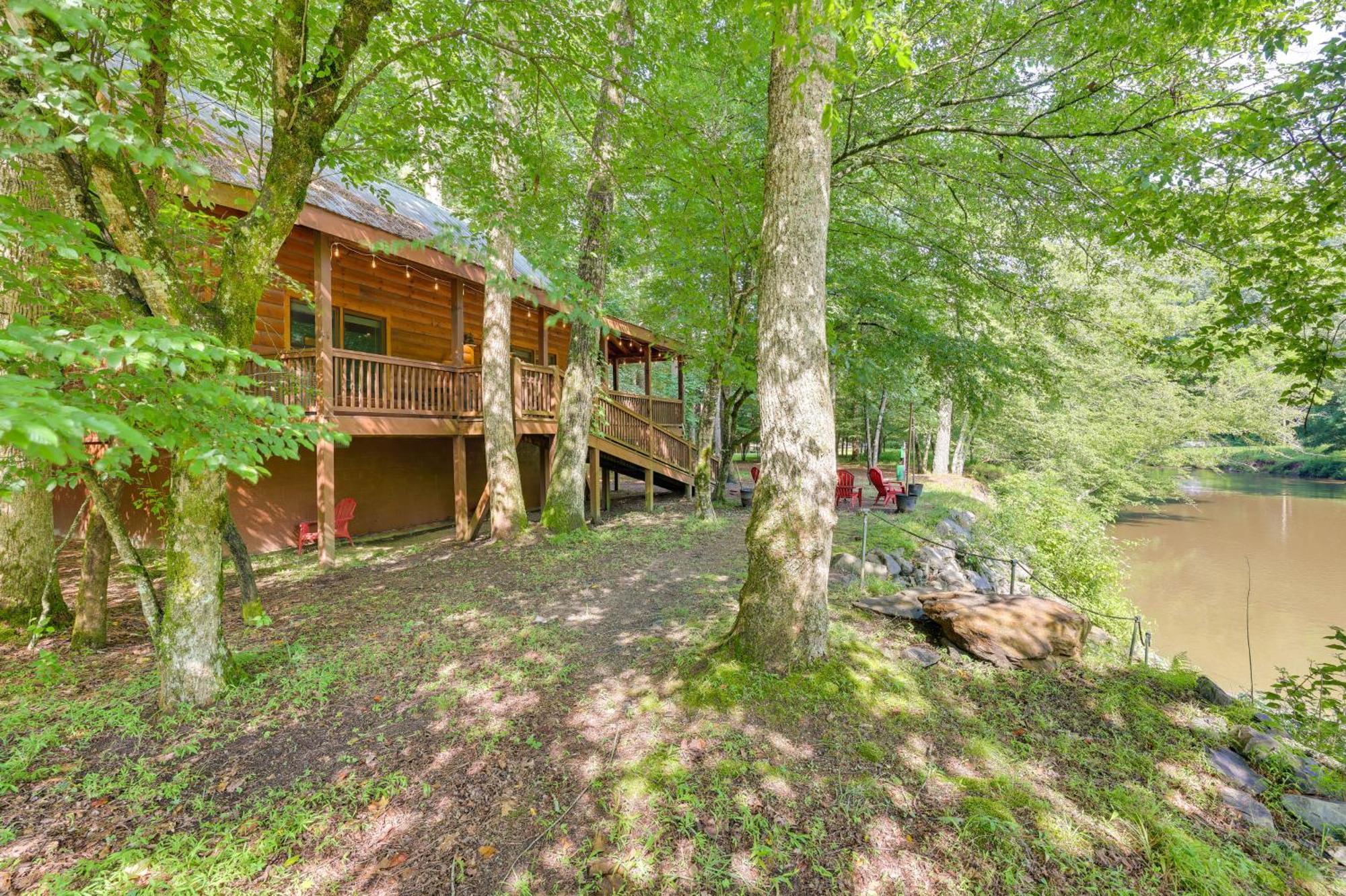 Riverfront Ellijay Cabin With Deck And Pool Access! Екстер'єр фото