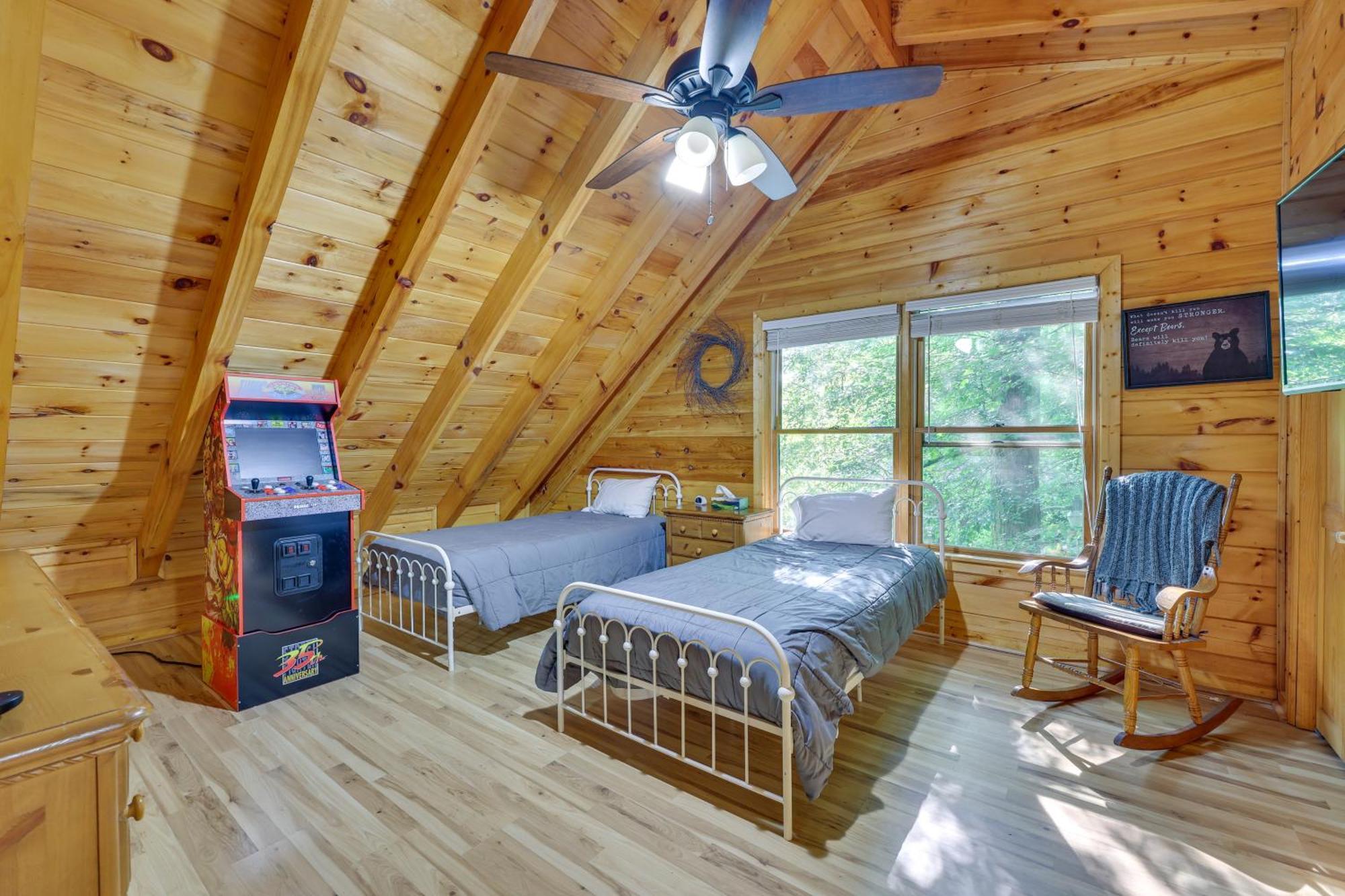 Riverfront Ellijay Cabin With Deck And Pool Access! Екстер'єр фото