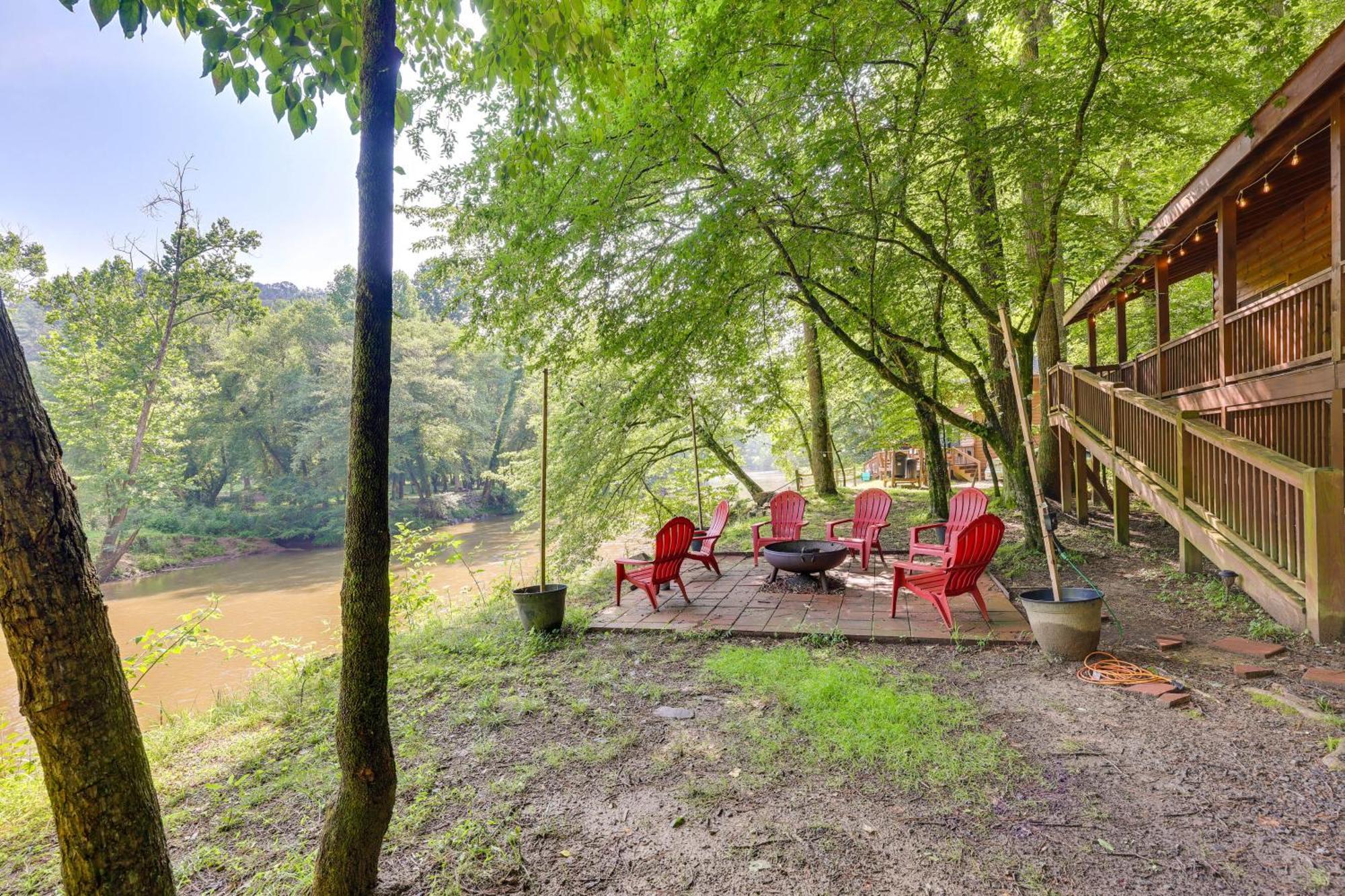 Riverfront Ellijay Cabin With Deck And Pool Access! Екстер'єр фото