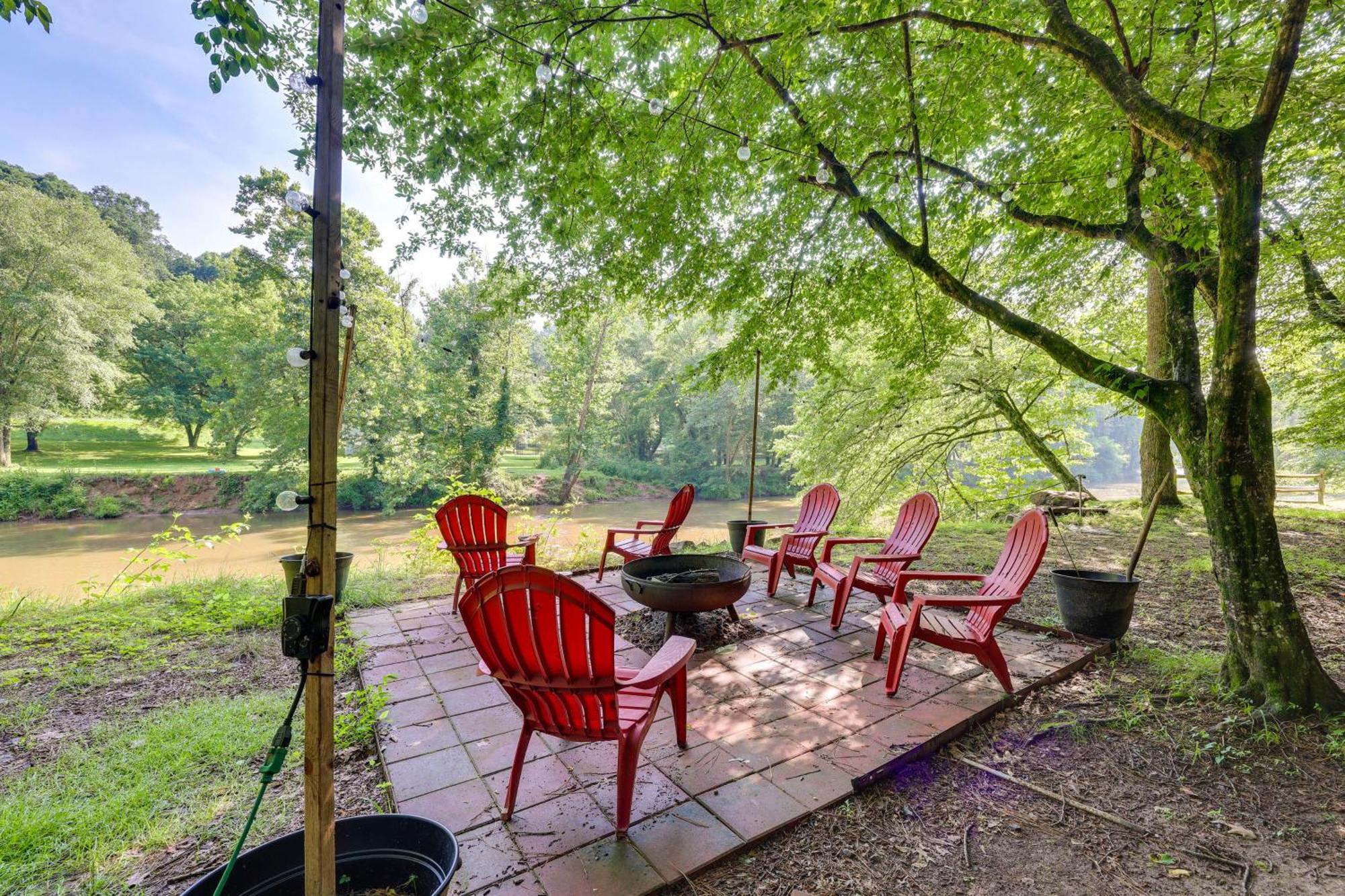 Riverfront Ellijay Cabin With Deck And Pool Access! Екстер'єр фото